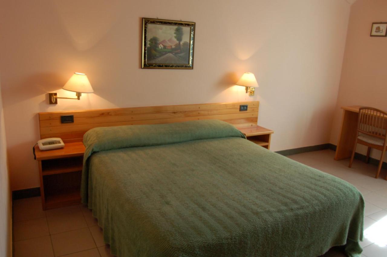 hotel lo sciatore Cotronei Esterno foto