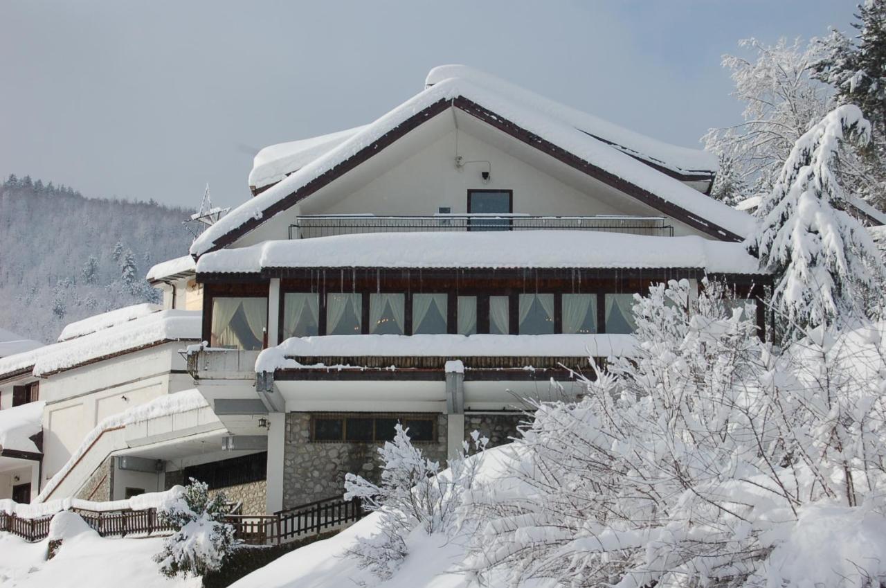 hotel lo sciatore Cotronei Esterno foto