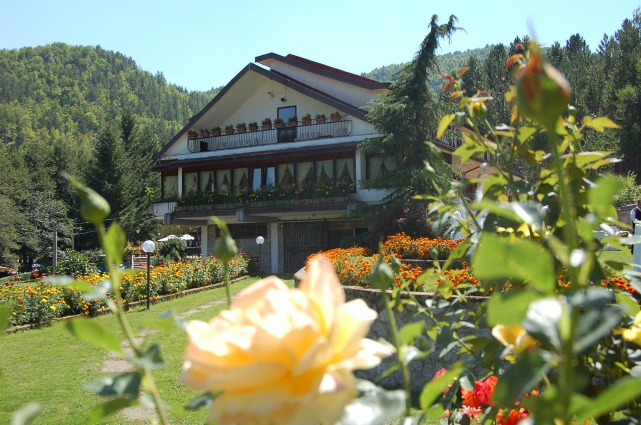 hotel lo sciatore Cotronei Esterno foto