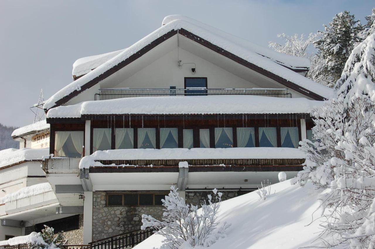 hotel lo sciatore Cotronei Esterno foto