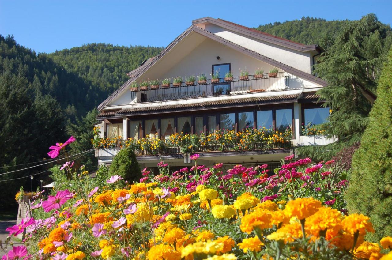 hotel lo sciatore Cotronei Esterno foto